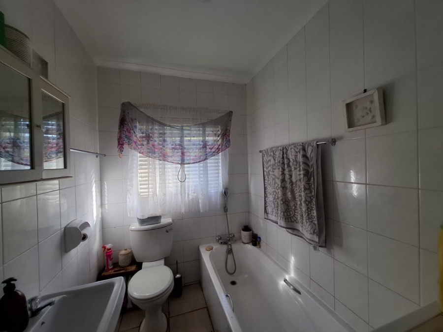 3 Bedroom Property for Sale in Safari Gardens North West